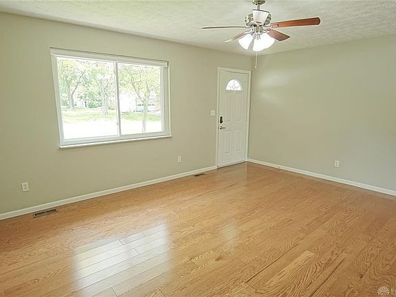 3rd image of 504 Colonial Dr