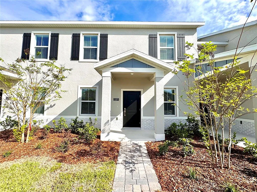 3 bed, 2.5 bath, 1615 sqft, $2,400 — Photo 1