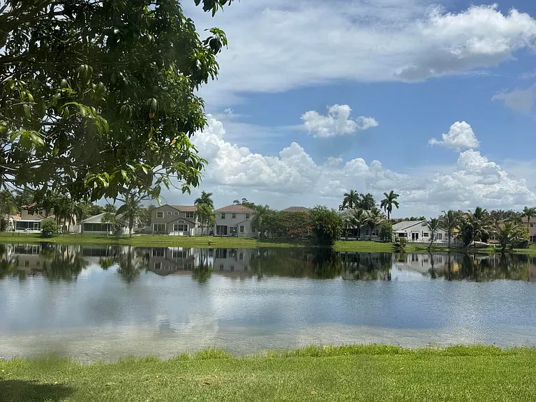 19199 NW 19th St — Photo 33