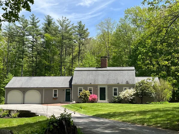 27 Bayberry St, Pepperell, MA 01463