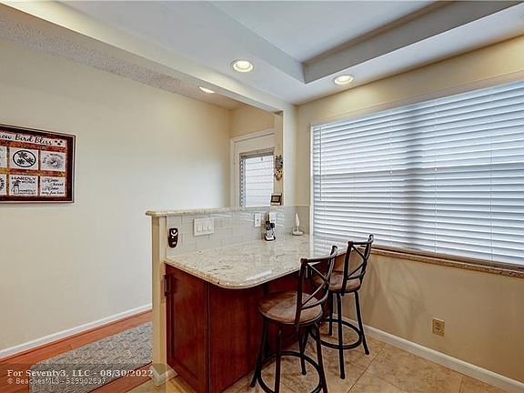 5th image of 4301 Martinique Cir APT J4