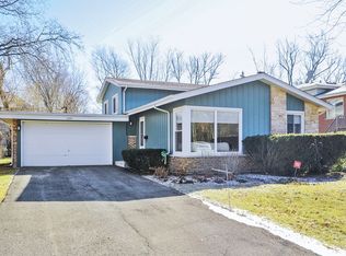 1109 Kenton Rd, Deerfield, IL 60015