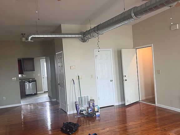 3rd image of 110 1/2 E Exchange St #1/2