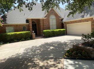 2112 Creekside Cir S, Irving, TX 75063
