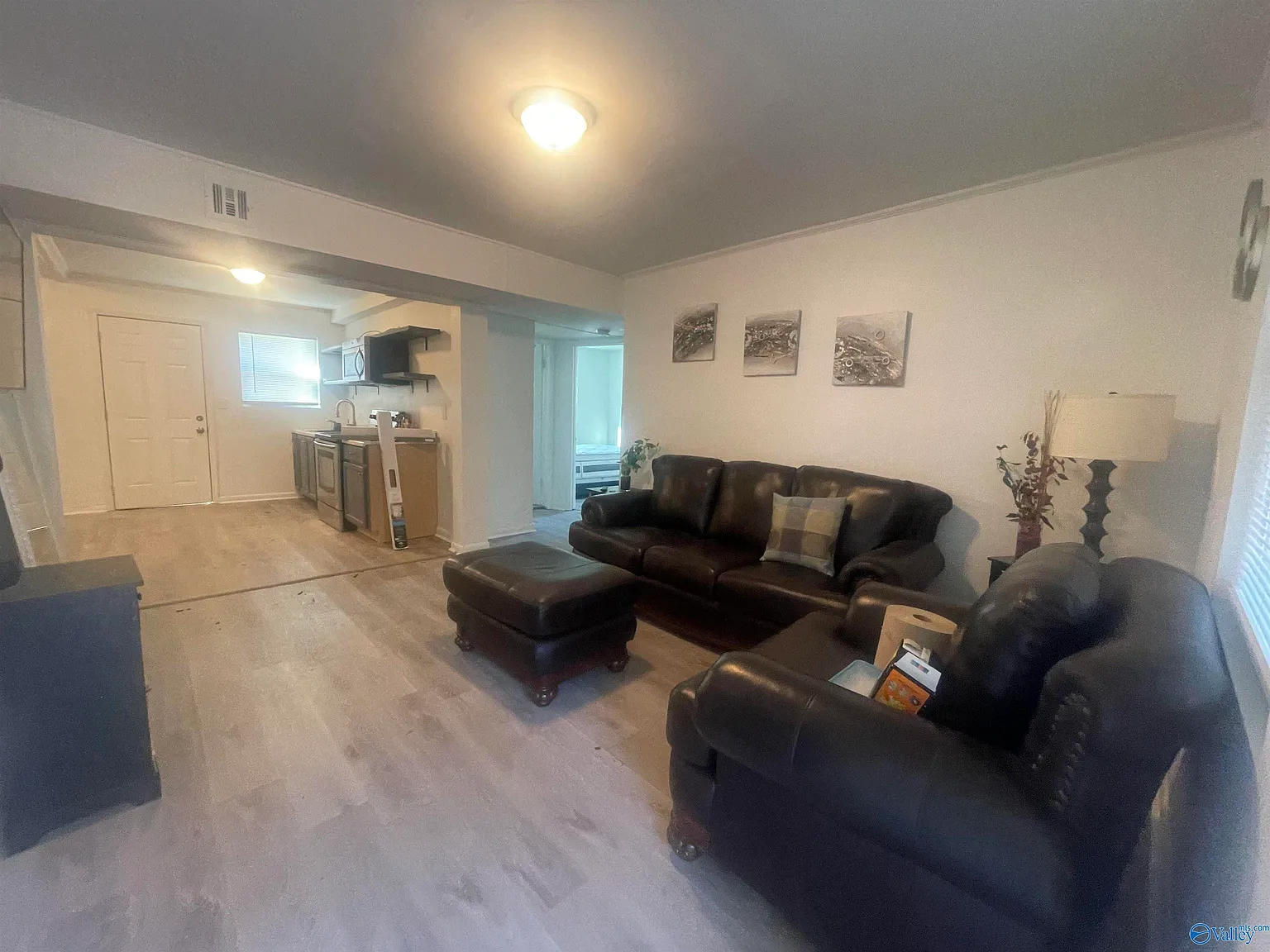2 bed, 1.0 bath, 800 sqft, $1,050 — Photo 3
