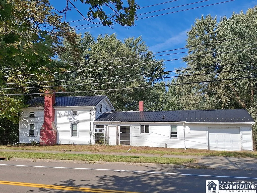 329 E Main St photo 1