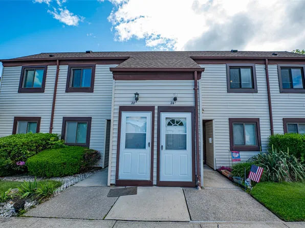 24 Monet Court #24, Middle Island, NY 11953
