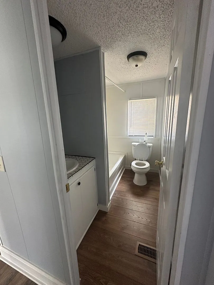 3 Bed 2 Bath Home For Rent — Photo 2