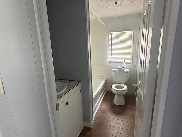 1376 Fleetwood Cir — Photo 2