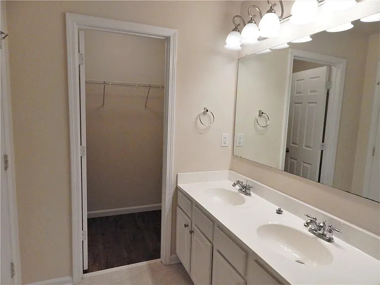 2199 Landing Walk Dr — Photo 37