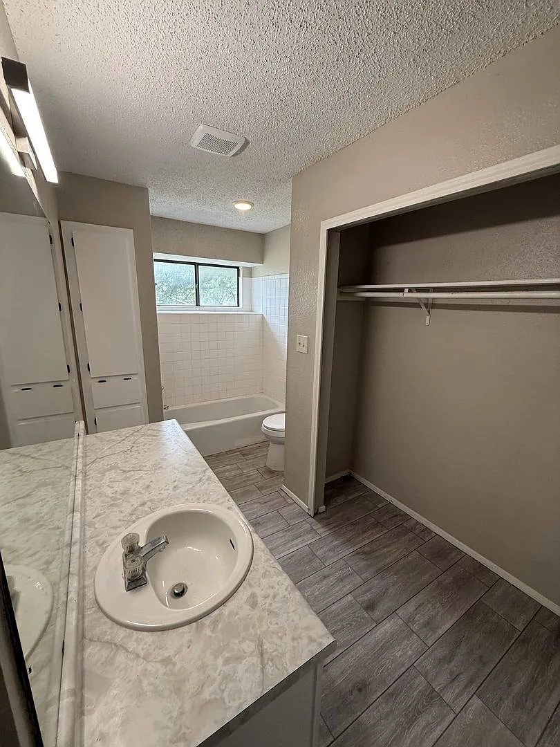 Awesome Property at Round Rock — Photo 2