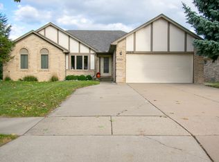 34476 Morningdale Dr, Sterling Heights, MI 48312