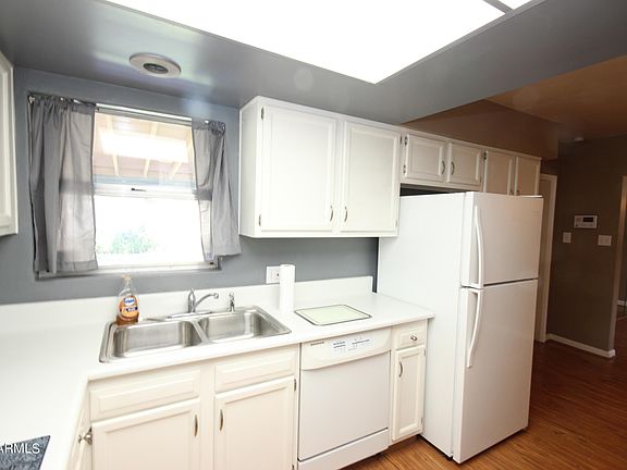3rd image of 822 W McLellan Blvd