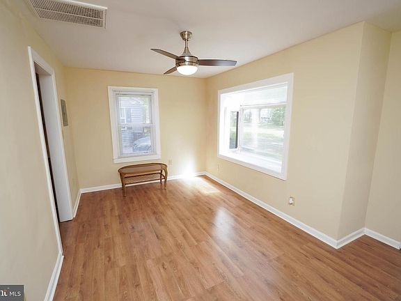5th image of 404 Sheldon Ave