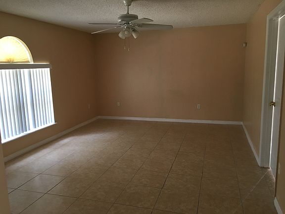4th image of 266 Curtis Ave