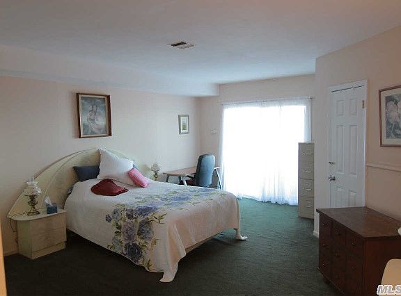 5th image of 214 Fox Hill Dr