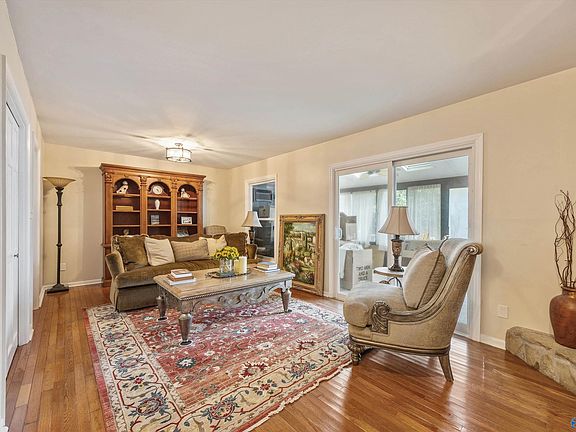 5th image of 3011 Dupree Cir SW