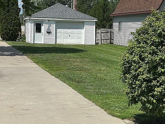 5th image of 5637 Pointe Tremble Rd
