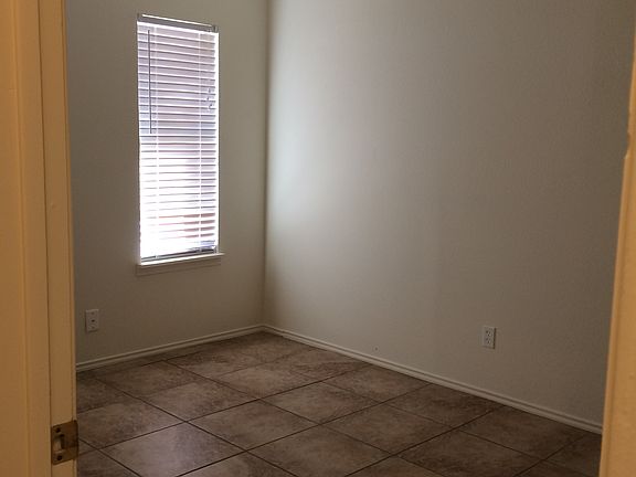 5th image of 701 N Avenue B APT 1