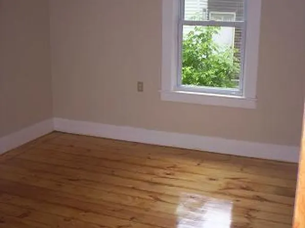 1085 Middlesex St, Lowell, MA 01851