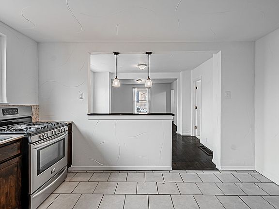 5th image of 2641 W 12th Ave
