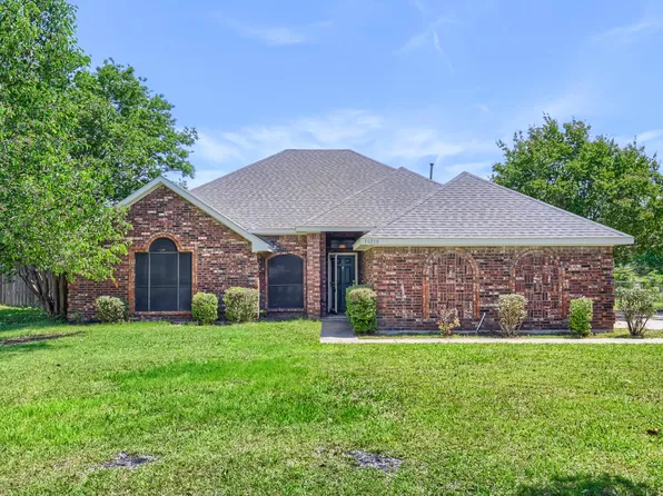 16018 University Dr, Forney, TX 75126