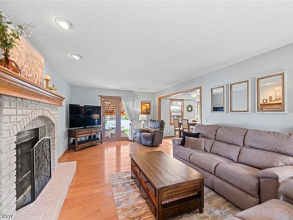 3rd image of 114 Shawnee Cir