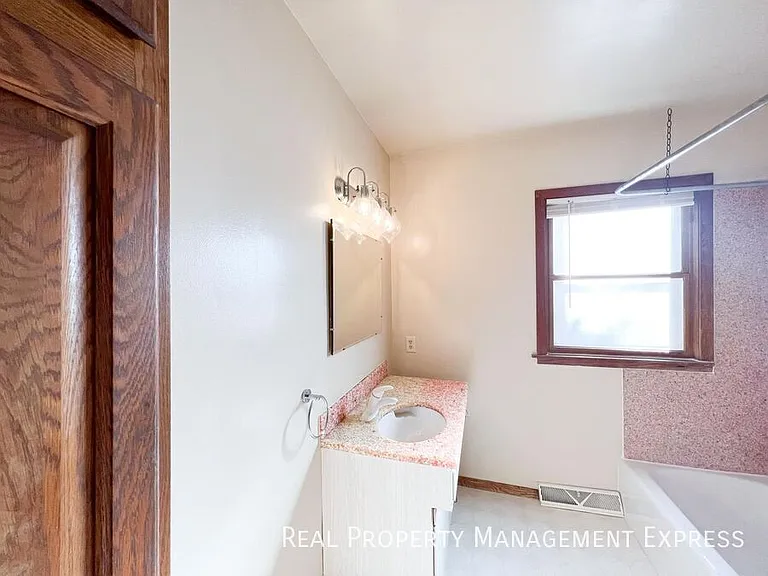 715 S 4th Ave — Photo 16