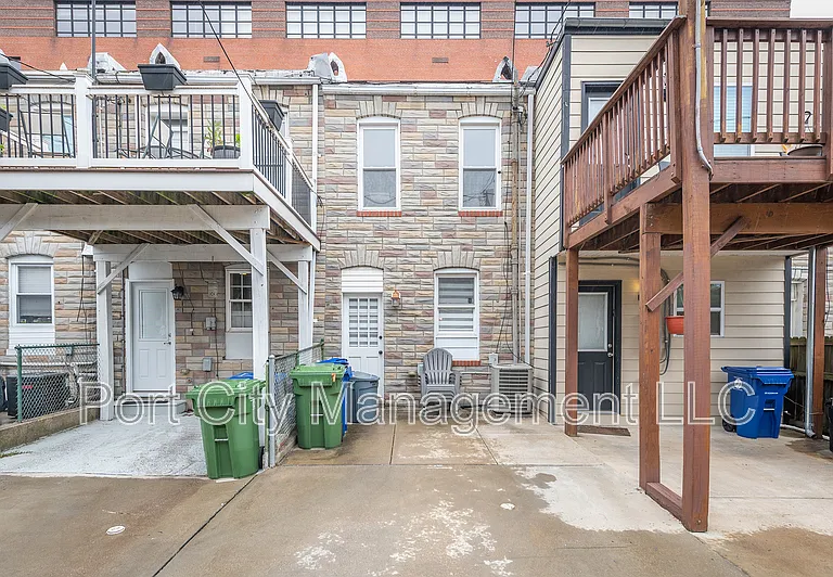 127 S Robinson St — Photo 23