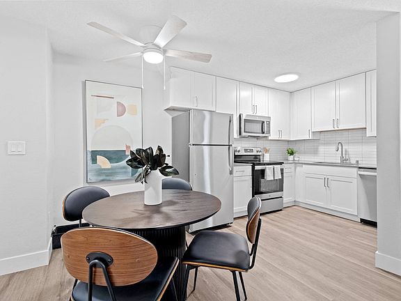 Kitchen with Dining Table at Veranda La Mesa Apartments in La Mesa, CA 91942
