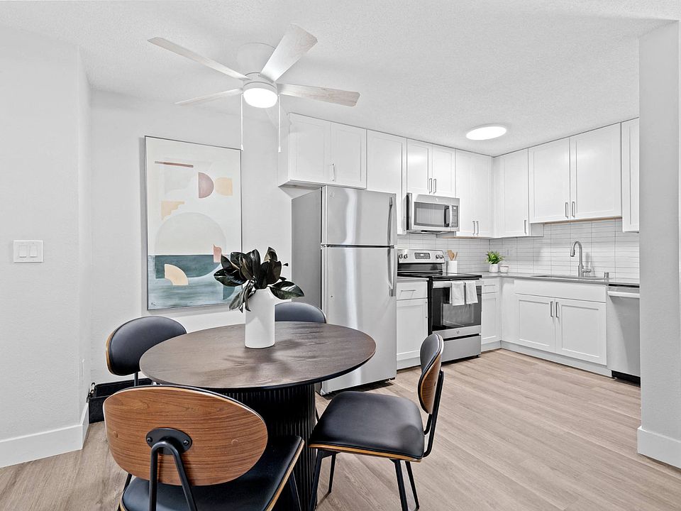 Kitchen with Dining Table at Veranda La Mesa Apartments in La Mesa, CA 91942
