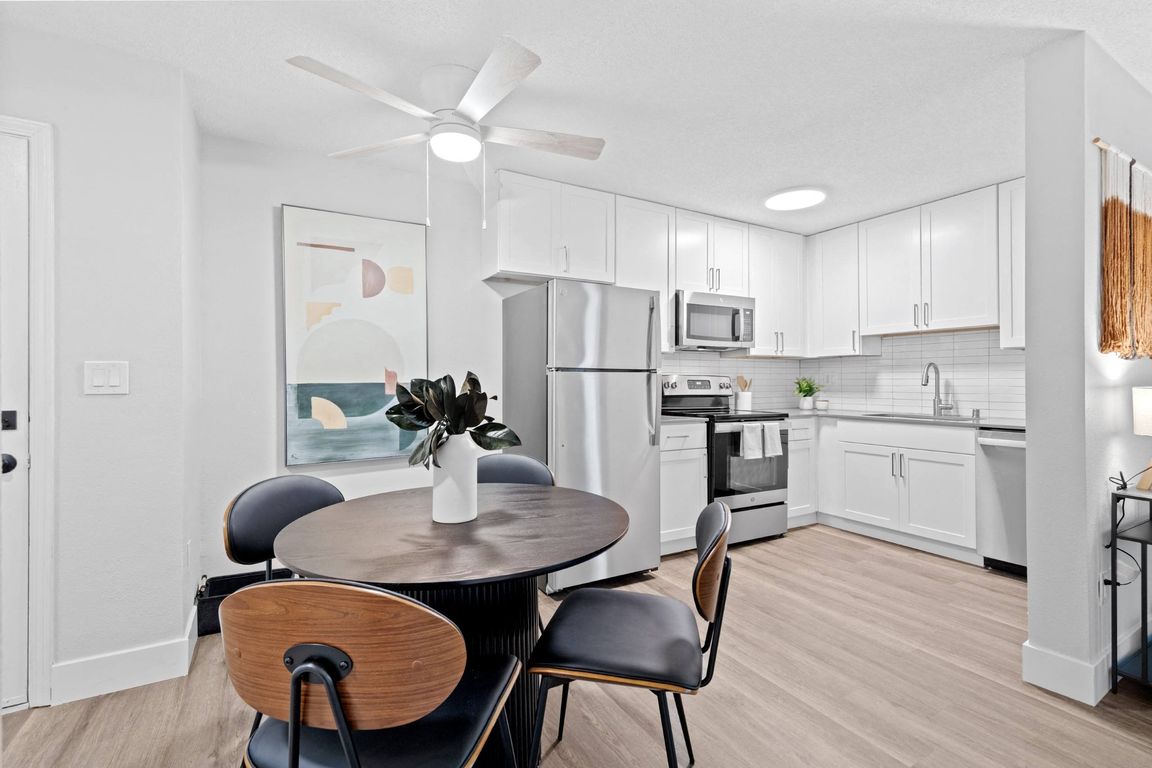 Kitchen with Dining Table at Veranda La Mesa Apartments in La Mesa, CA 91942