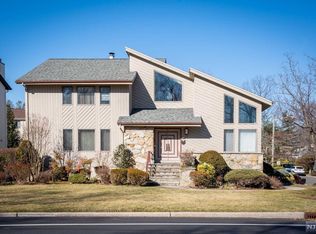 15 Hudson Ter, Englewood Cliffs, NJ 07632