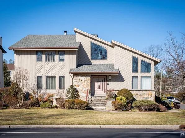 15 Hudson Ter, Englewood Cliffs, NJ 07632