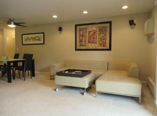 906 W Alleghany Dr APT 2B, Arlington Heights, IL 60004