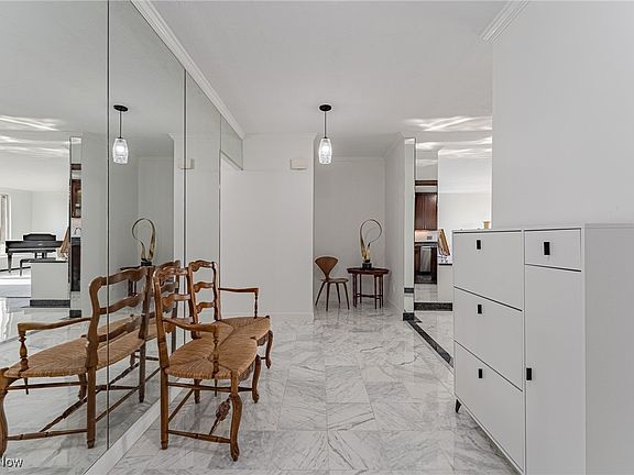 5th image of 2 Bratenahl Pl APT 8B