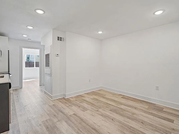 4th image of 4412 San Jacinto St #3