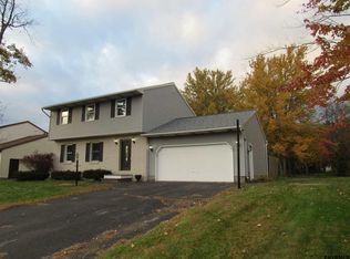 4 Brookside Ct, Latham, NY 12110