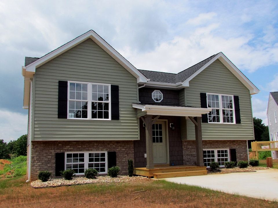For Sale: 114 Bennett Drive, Lynchburg City, Virginia 24501