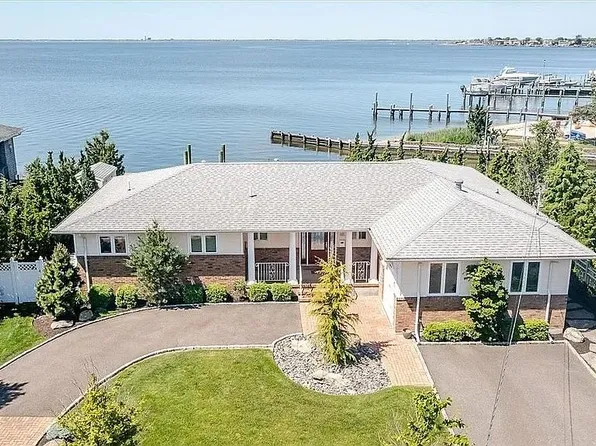 65 Fairwater Ave, Massapequa, NY 11758