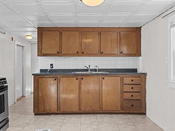 3rd image of 194 Lafayette Rd #2E