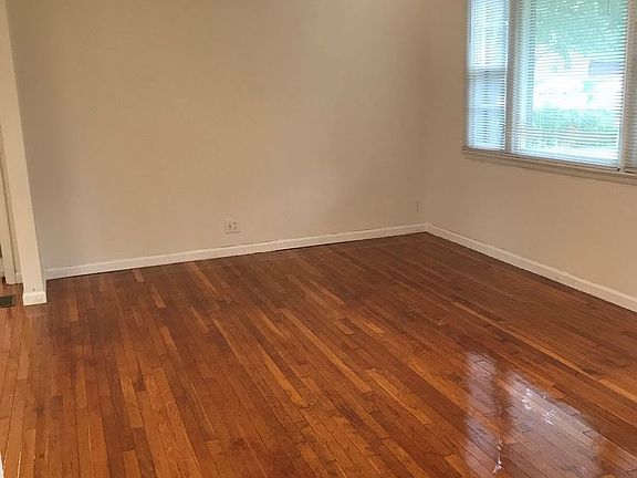 2nd image of 1819 Wren St