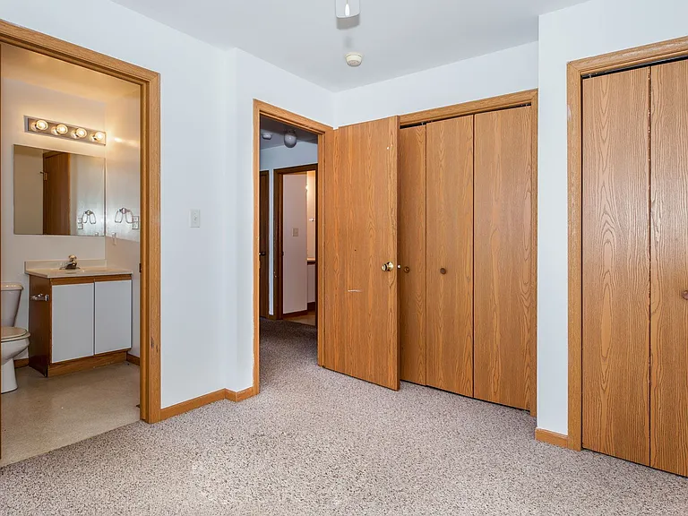 944 Fotis Dr — Photo 5
