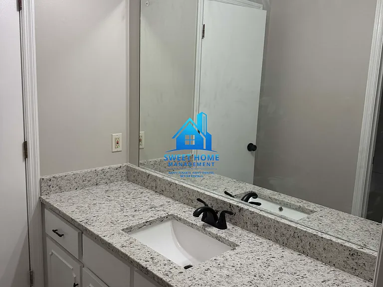 438 Timberlane Dr — Photo 8