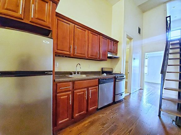 4th image of 142 Wilson Ave #3D