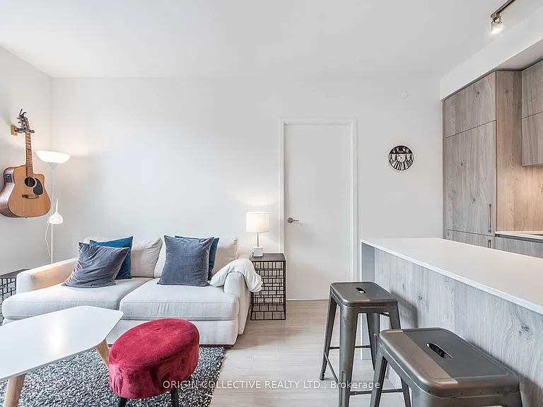 1 Yorkville Ave #611 — Photo 3