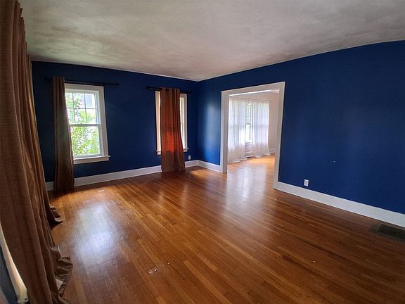 2nd image of 404 Mersereau Ave