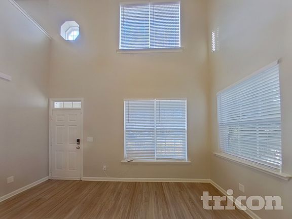 3rd image of 4908 Abercromby St