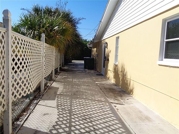 4th image of 571 W Tarpon Blvd NW