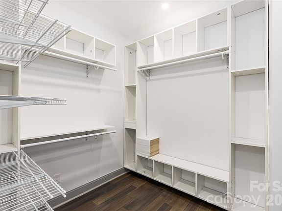 4th image of 6721 Knightswood Dr
